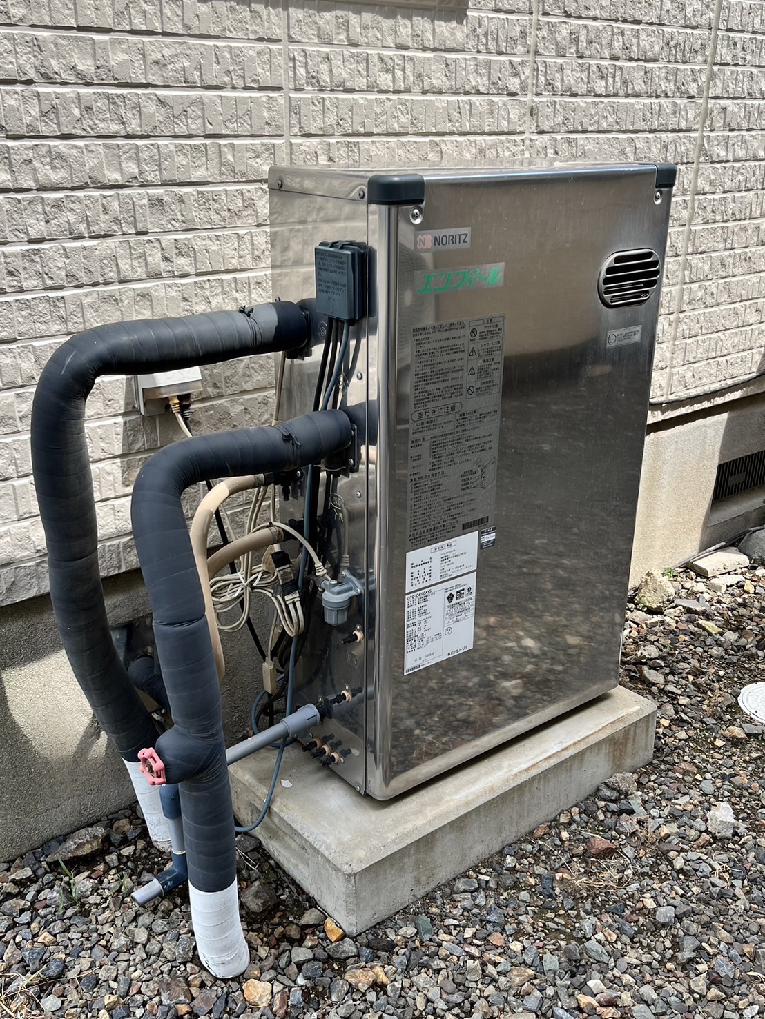 施工前の石油給湯器